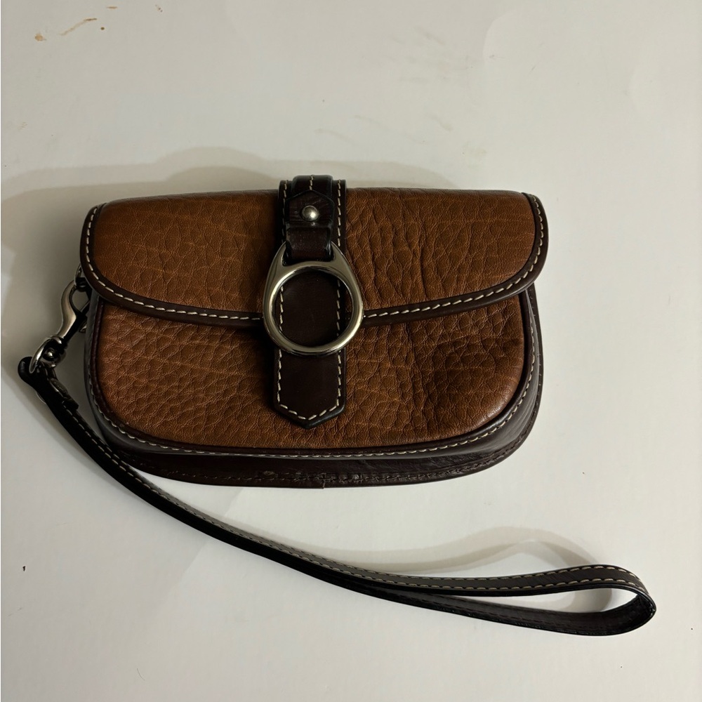 Dooney & Bourke Vintage Leather Wristlet/Clutch in Brown with Front  Ring Detail